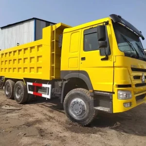 SINOTRUK HOWO 371 6x4 – Camion robuste 371 CV