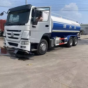 SINOTRUK HOWO 371 6x4 – Camion diesel 371 CV avec pneus quasi neufs