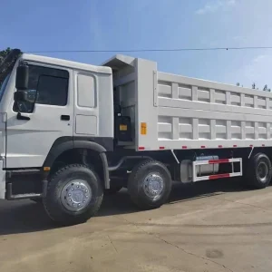 SINOTRUK HOWO 371 8x4 – Camion 366 CV grande capacité