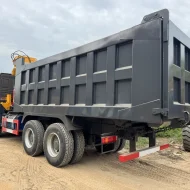 Camion Benne SINOTRUK HOWO 8x4 400 CV – Image 3